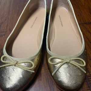 Ballet flat gold banana republic shoes Sz 7